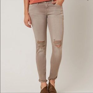 Kancan low rise destructed straight Jean size 30